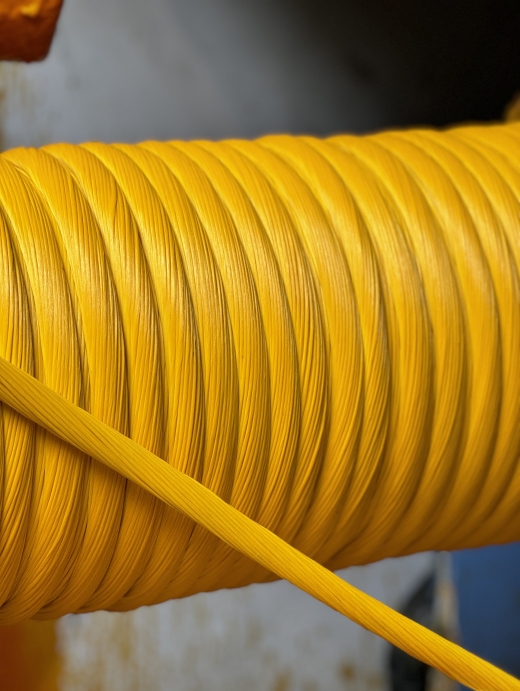 Twisted Dyneema fibre with coating